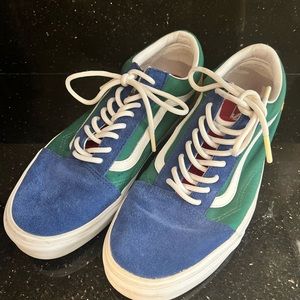 Yacht Club Vans